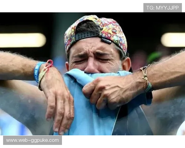 球迷场外抗议海外赛计划,传统与商业平衡难题待解 球迷场外抗议海外赛计划,传统与商业平衡难题待解